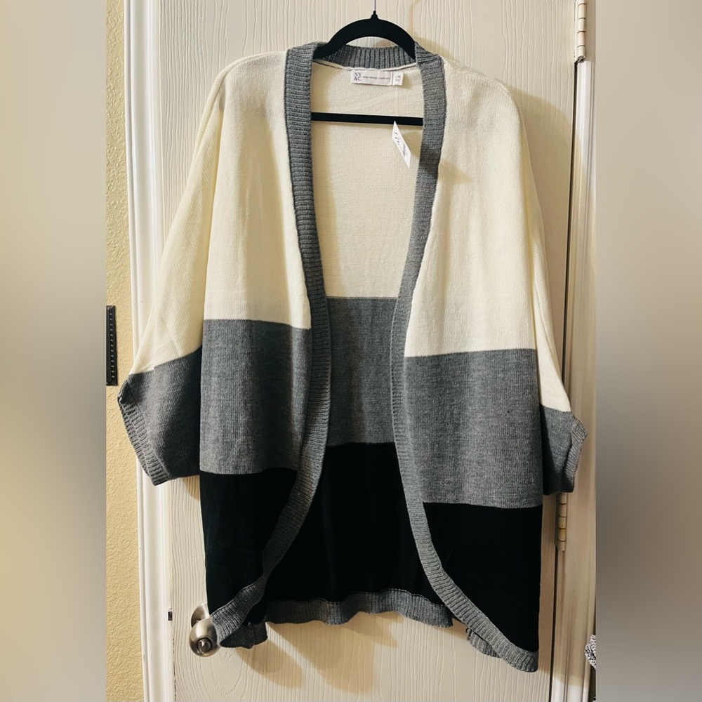🛍️NWT New York & Company L/XL 3/4-Sleeve Cocoon Cardigan in a colorblock pattern